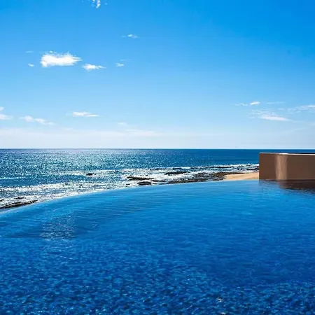Casa Kash Beautiful 4 Bedroom Beachfront Villa