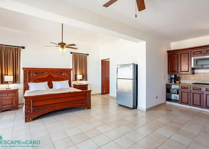Casa Kash Beautiful 4 Bedroom Beachfront Hotel