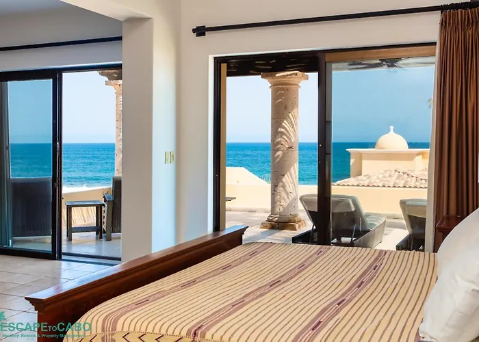 Casa Kash Beautiful 4 Bedroom Beachfront *