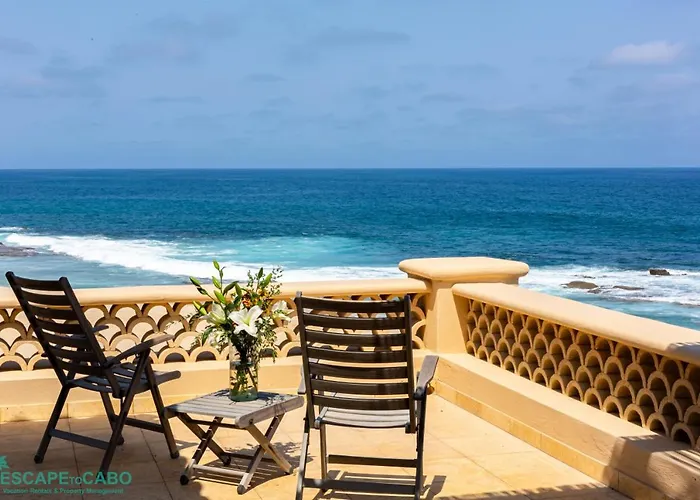Casa Kash Beautiful 4 Bedroom Beachfront Hotel *