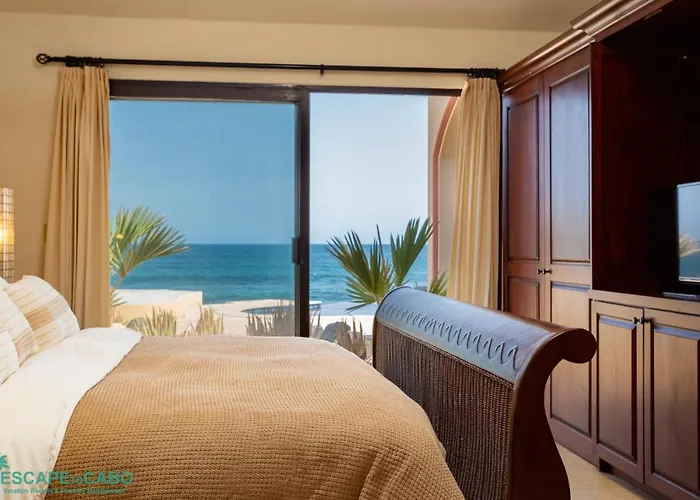 Casa Kash Beautiful 4 Bedroom Beachfront Hotel