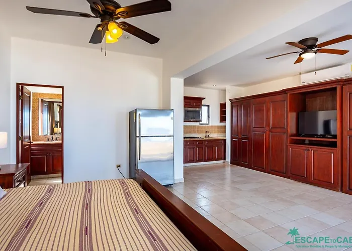 Casa Kash Beautiful 4 Bedroom Beachfront Hotel *