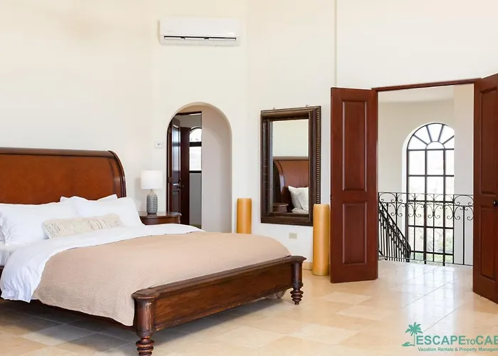 Casa Kash Beautiful 4 Bedroom Beachfront Hotel