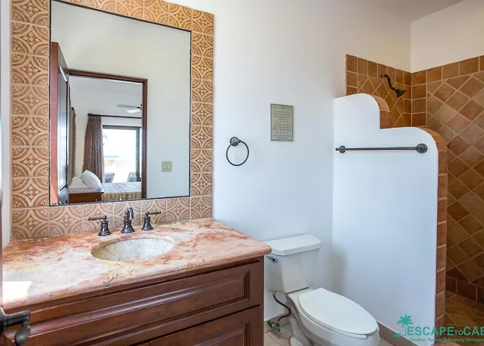 Casa Kash Beautiful 4 Bedroom Beachfront