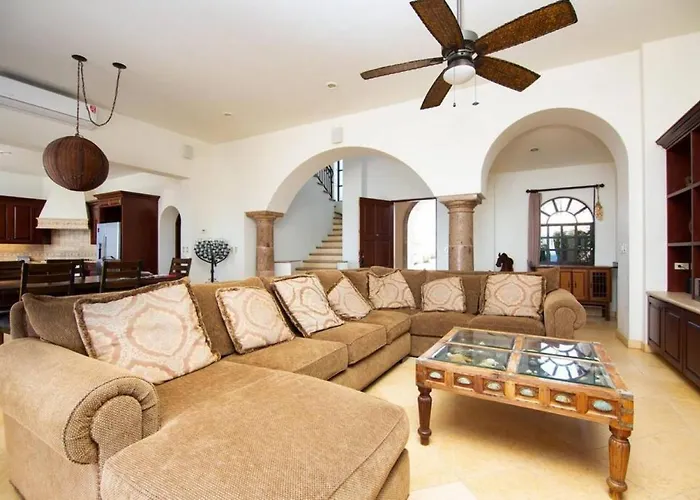 Casa Kash Beautiful 4 Bedroom Beachfront