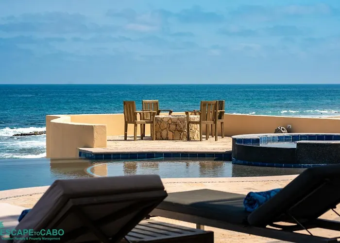 Casa Kash Beautiful 4 Bedroom Beachfront Hotel *