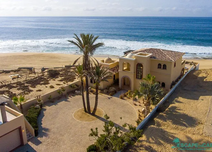 Casa Kash Beautiful 4 Bedroom Beachfront Hotel